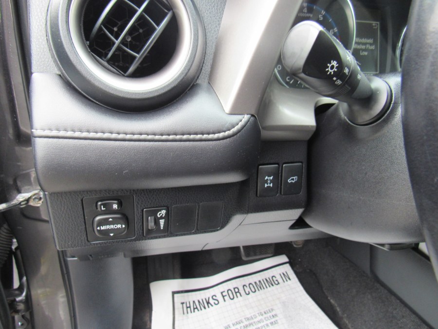 2016 Toyota RAV4 XLE photo
