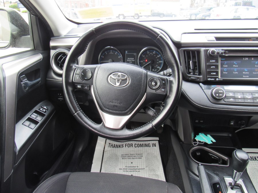 2016 Toyota RAV4 XLE photo