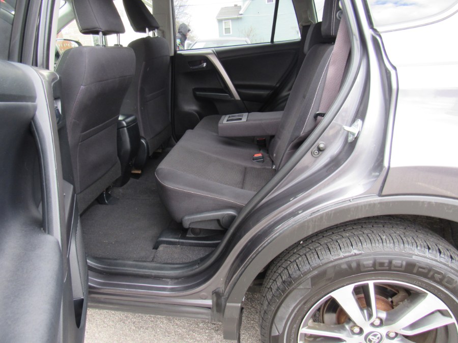 2016 Toyota RAV4 XLE photo