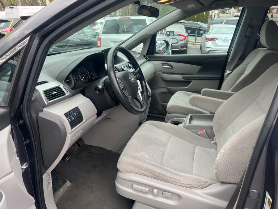 2016 Honda Odyssey 5dr SE  CLEAN CARFAX!!! ONE OW photo