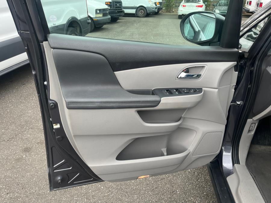 2016 Honda Odyssey 5dr SE  CLEAN CARFAX!!! ONE OW photo
