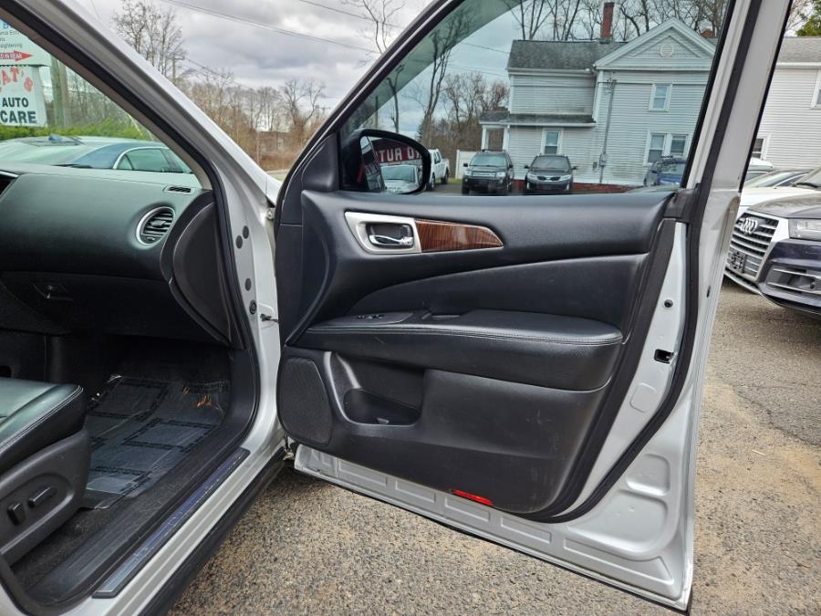 2014 Nissan Pathfinder S photo