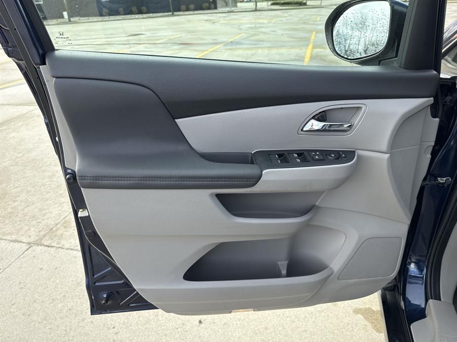 2016 Honda Odyssey EX photo