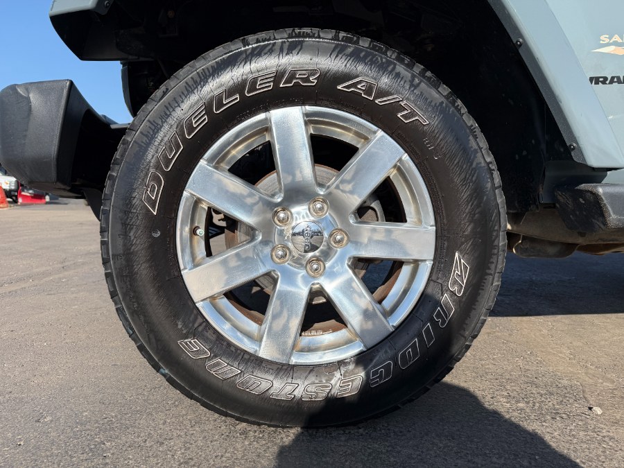 2015 Jeep Wrangler 4WD 2dr Sahara photo