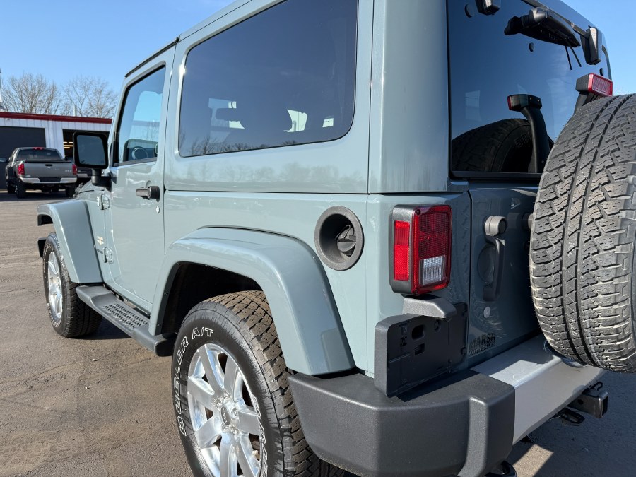 2015 Jeep Wrangler 4WD 2dr Sahara photo
