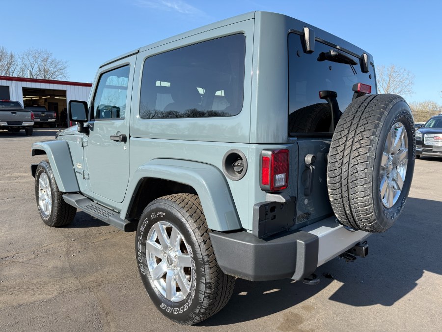 2015 Jeep Wrangler 4WD 2dr Sahara photo