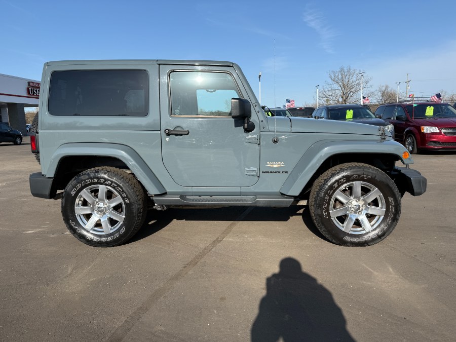 2015 Jeep Wrangler 4WD 2dr Sahara photo