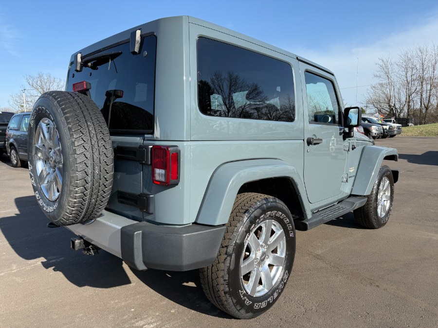 2015 Jeep Wrangler 4WD 2dr Sahara photo