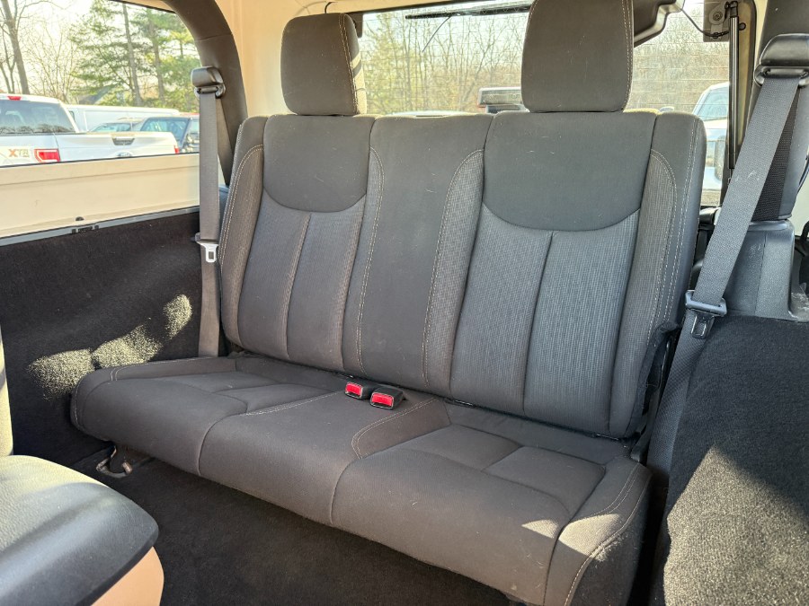 2015 Jeep Wrangler 4WD 2dr Sahara photo