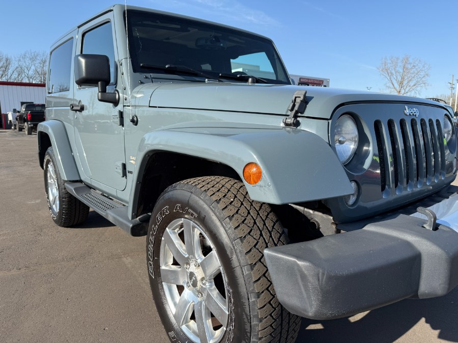 2015 Jeep Wrangler 4WD 2dr Sahara photo
