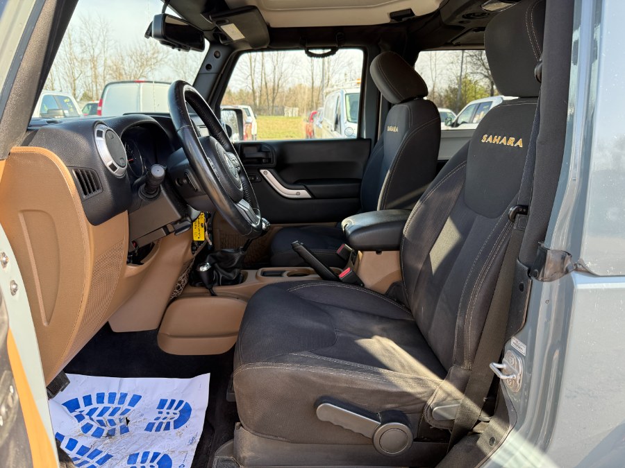 2015 Jeep Wrangler 4WD 2dr Sahara photo