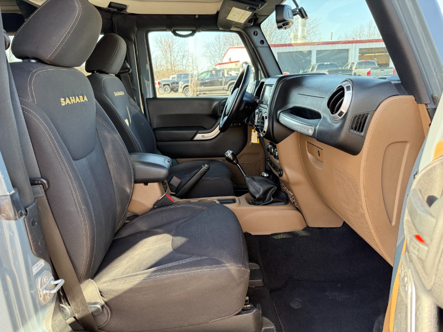 2015 Jeep Wrangler 4WD 2dr Sahara photo