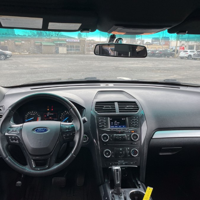 2017 Ford Explorer XLT 4WD photo