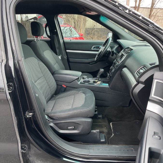 2017 Ford Explorer XLT 4WD photo
