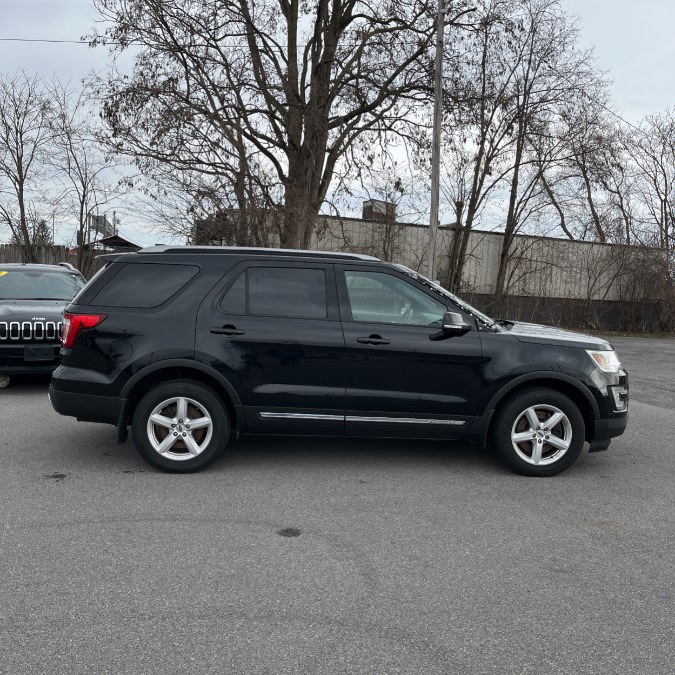 2017 Ford Explorer XLT 4WD photo
