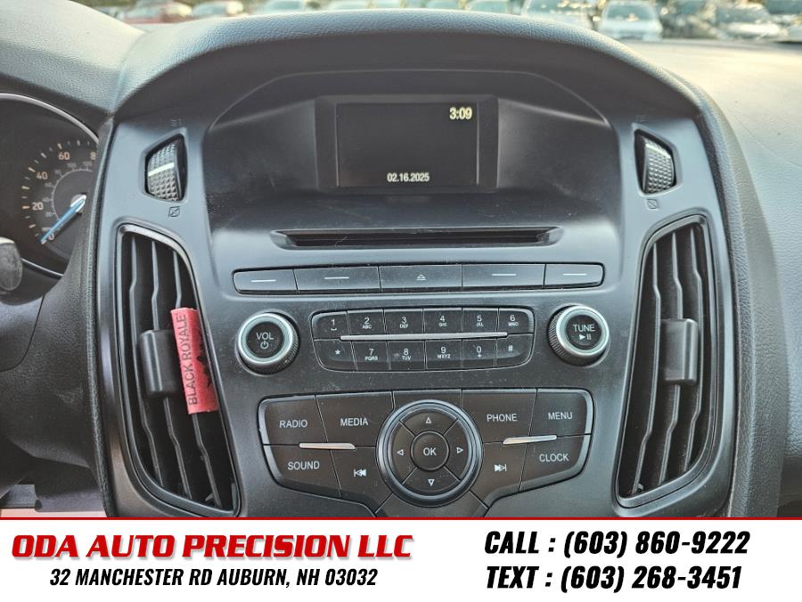 2015 Ford Focus 4dr Sdn SE photo