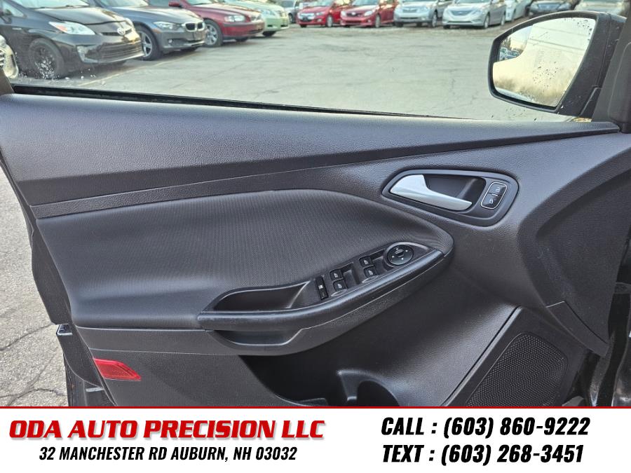 2015 Ford Focus 4dr Sdn SE photo