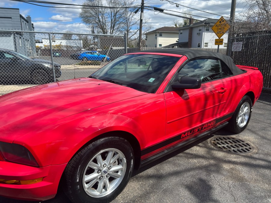 2007 Ford Mustang V6 Deluxe photo