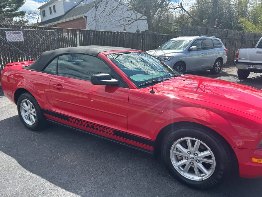 2007 Ford Mustang V6 Deluxe photo