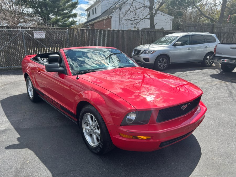 2007 Ford Mustang V6 Deluxe photo