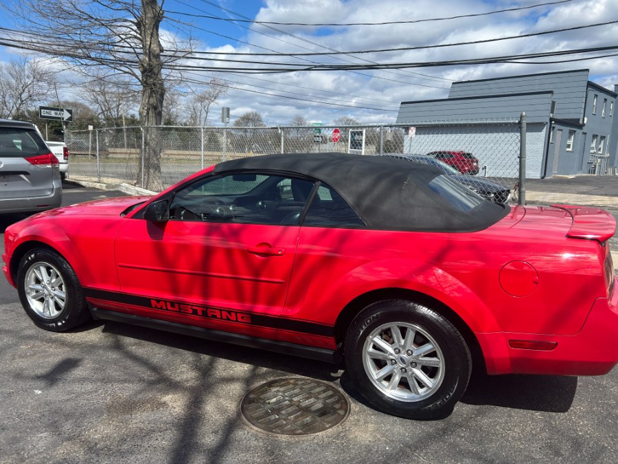 2007 Ford Mustang V6 Deluxe photo