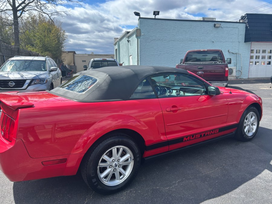 2007 Ford Mustang V6 Deluxe photo