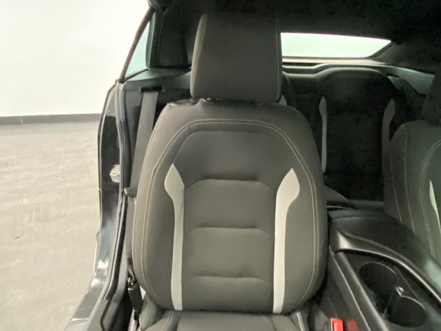 2019 Chevrolet Camaro 2dr Conv 1LT photo