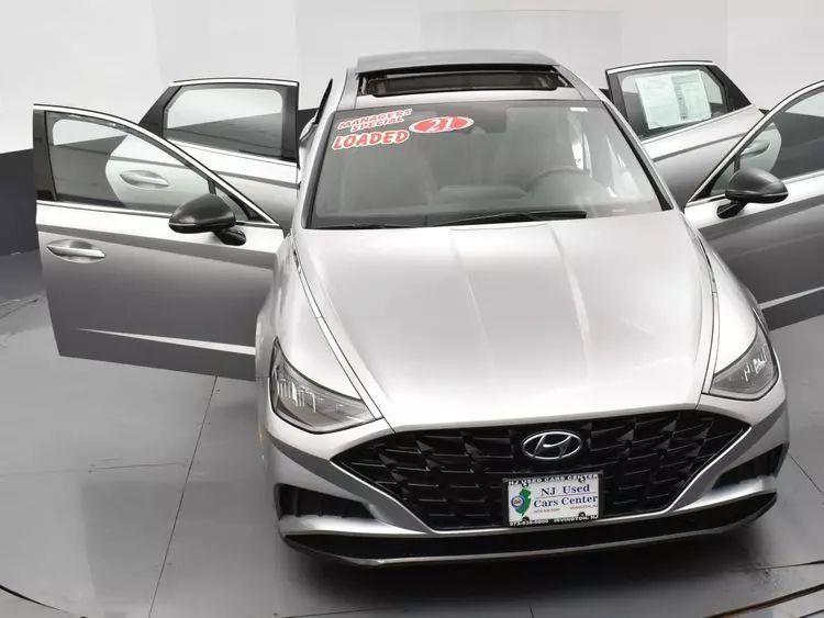 2021 Hyundai Sonata SEL Plus Sedan 4D photo