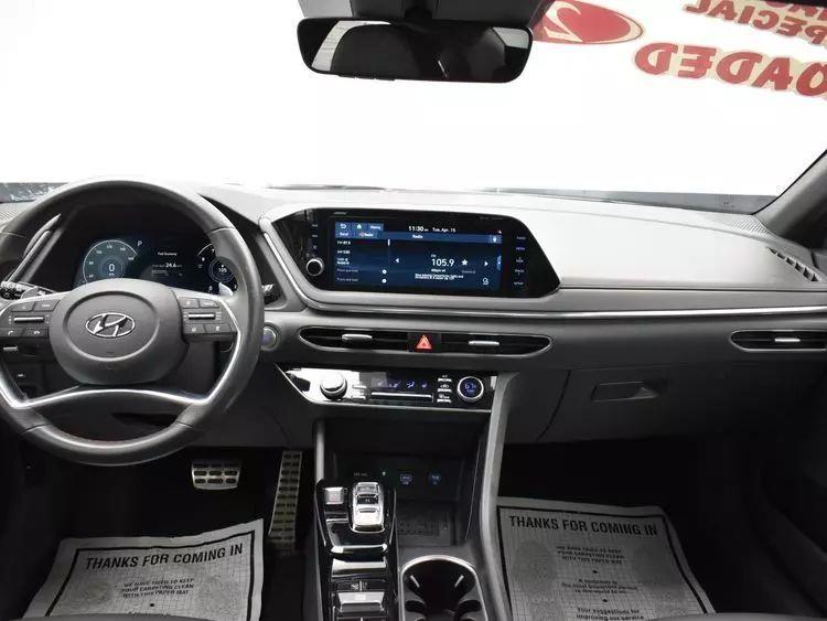 2021 Hyundai Sonata SEL Plus Sedan 4D photo