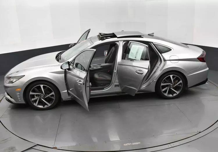 2021 Hyundai Sonata SEL Plus Sedan 4D photo