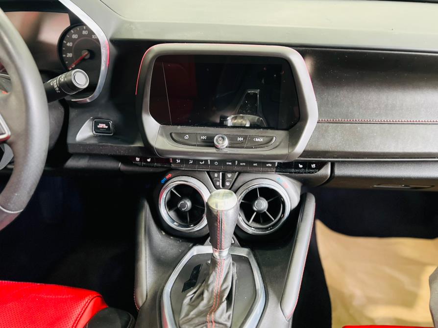 2018 Chevrolet Camaro 2dr Cpe 2LT photo