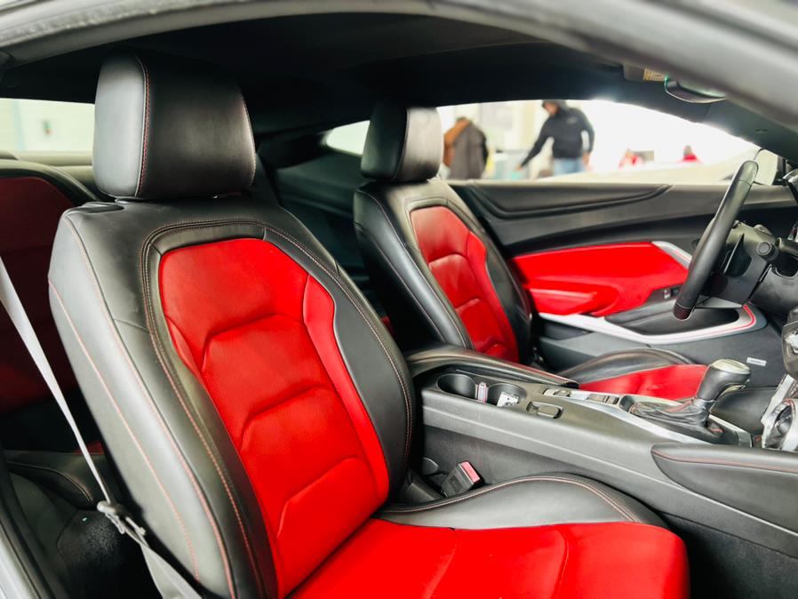 2018 Chevrolet Camaro 2dr Cpe 2LT photo