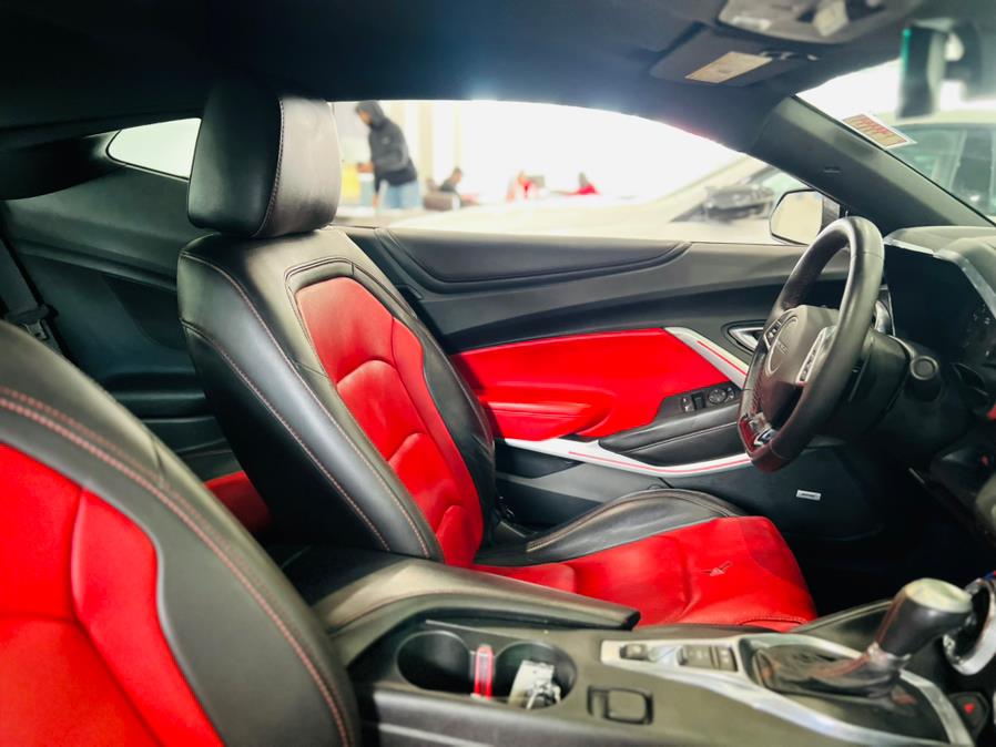 2018 Chevrolet Camaro 2dr Cpe 2LT photo