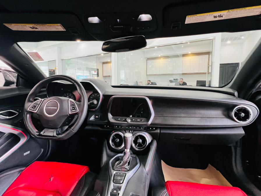 2018 Chevrolet Camaro 2dr Cpe 2LT photo