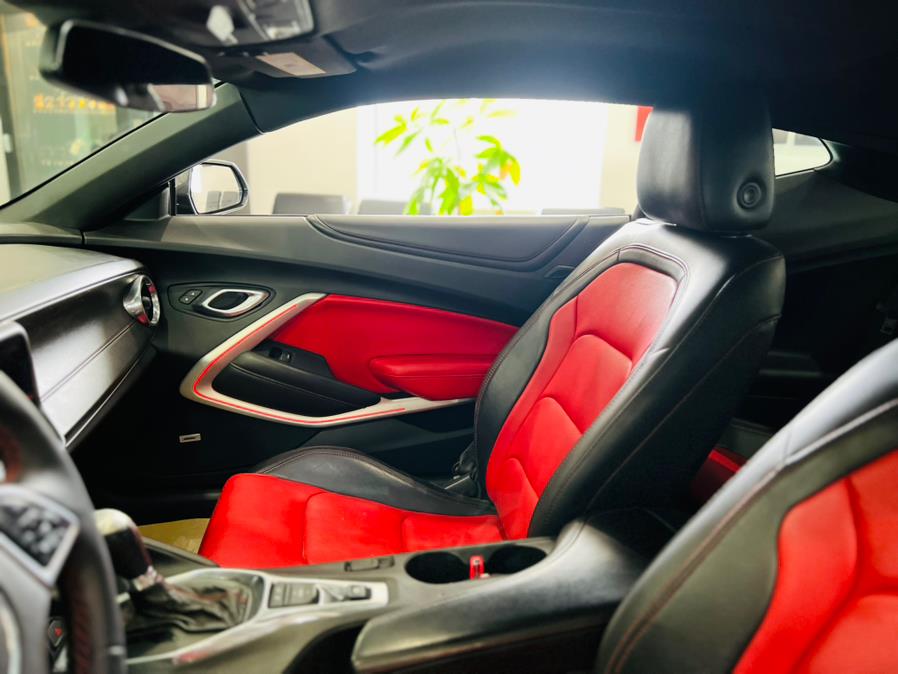 2018 Chevrolet Camaro 2dr Cpe 2LT photo