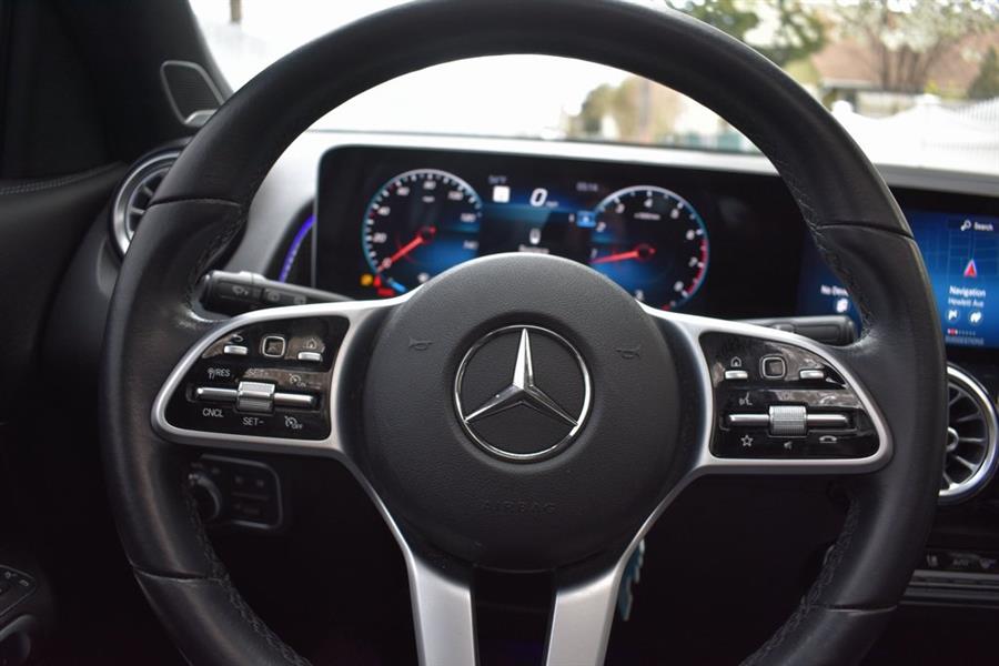 2021 Mercedes-Benz GLB 250 photo
