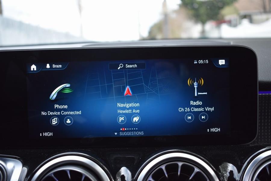 2021 Mercedes-Benz GLB 250 photo