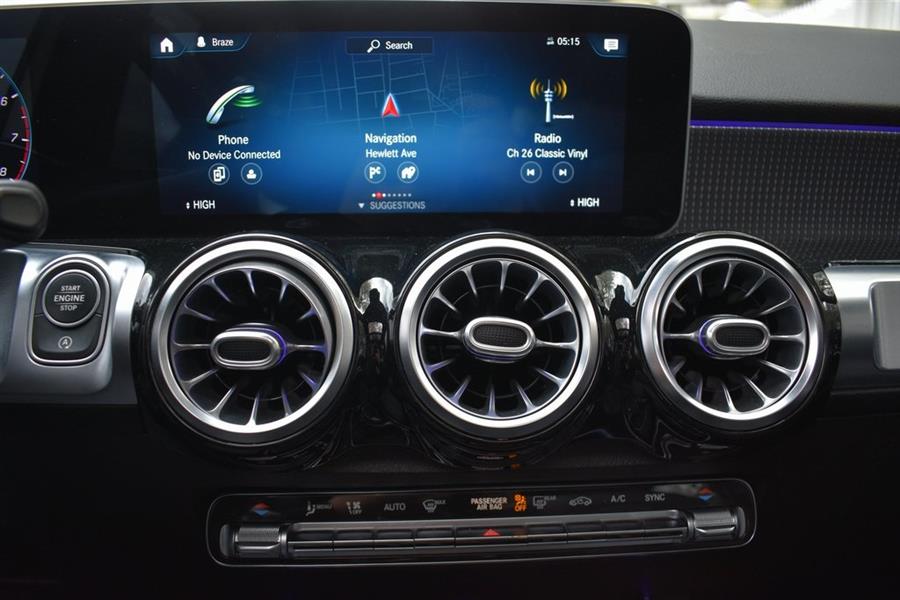 2021 Mercedes-Benz GLB 250 photo