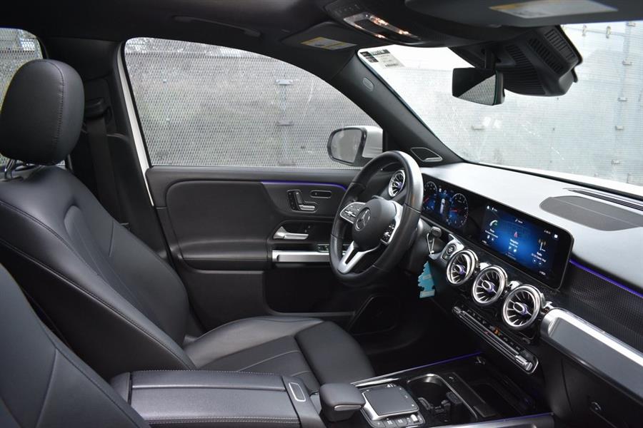 2021 Mercedes-Benz GLB 250 photo