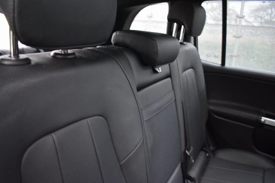2021 Mercedes-Benz GLB 250 photo