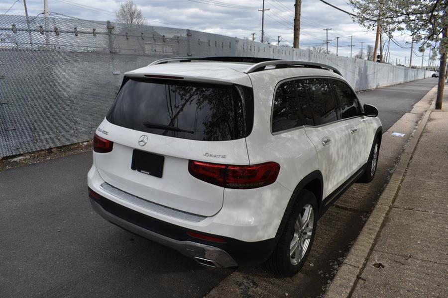 2021 Mercedes-Benz GLB 250 photo