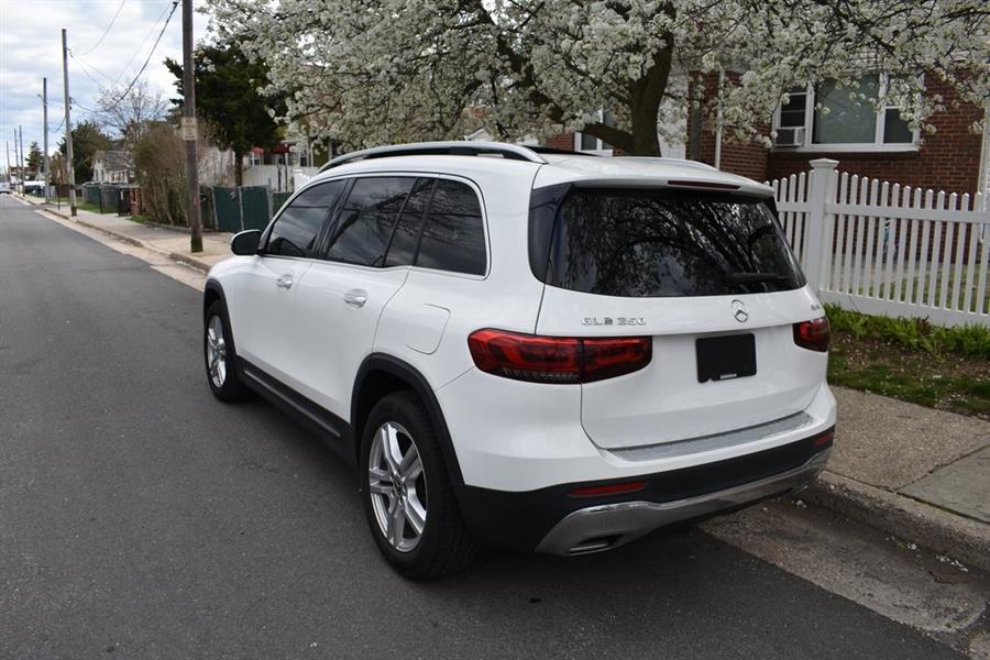 2021 Mercedes-Benz GLB 250 photo