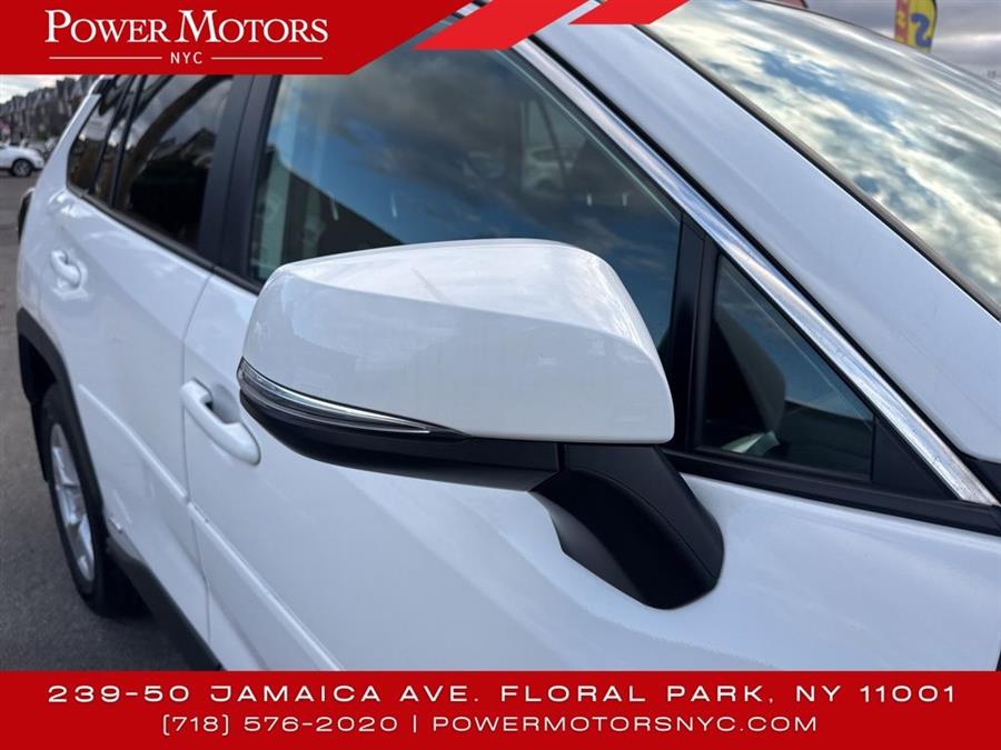 2021 Toyota RAV4 Hybrid XLE photo