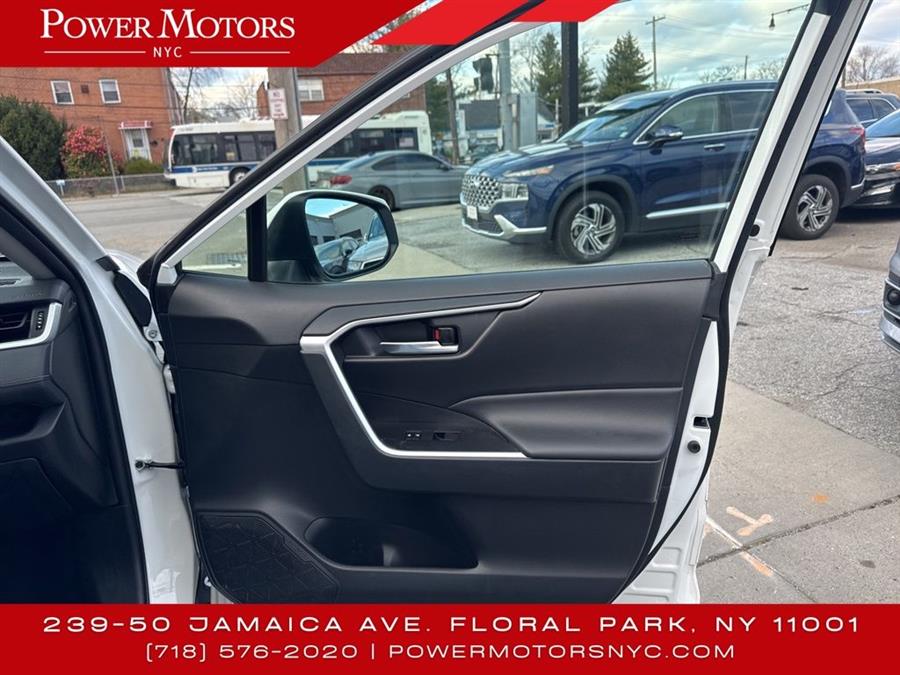 2021 Toyota RAV4 Hybrid XLE photo
