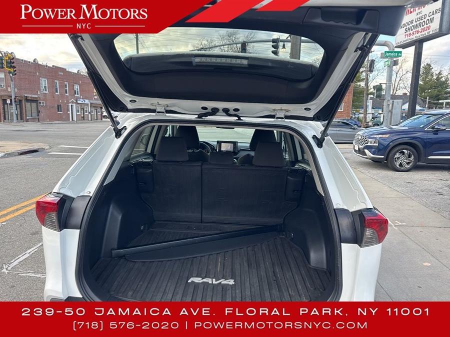 2021 Toyota RAV4 Hybrid XLE photo
