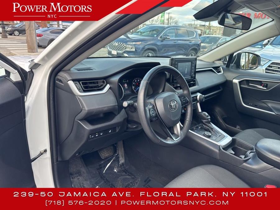 2021 Toyota RAV4 Hybrid XLE photo