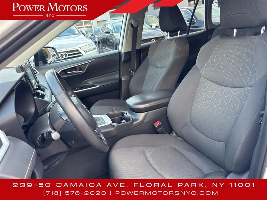 2021 Toyota RAV4 Hybrid XLE photo