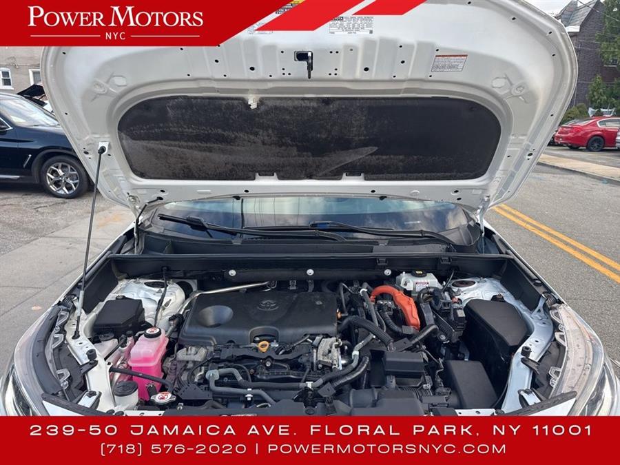 2021 Toyota RAV4 Hybrid XLE photo