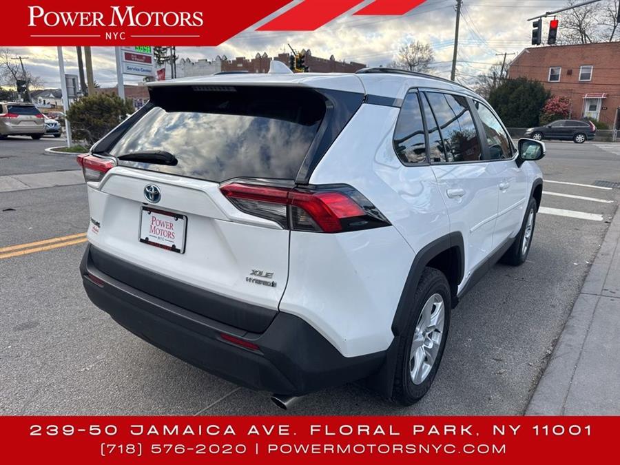 2021 Toyota RAV4 Hybrid XLE photo