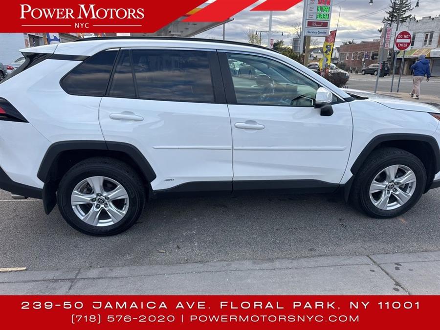 2021 Toyota RAV4 Hybrid XLE photo